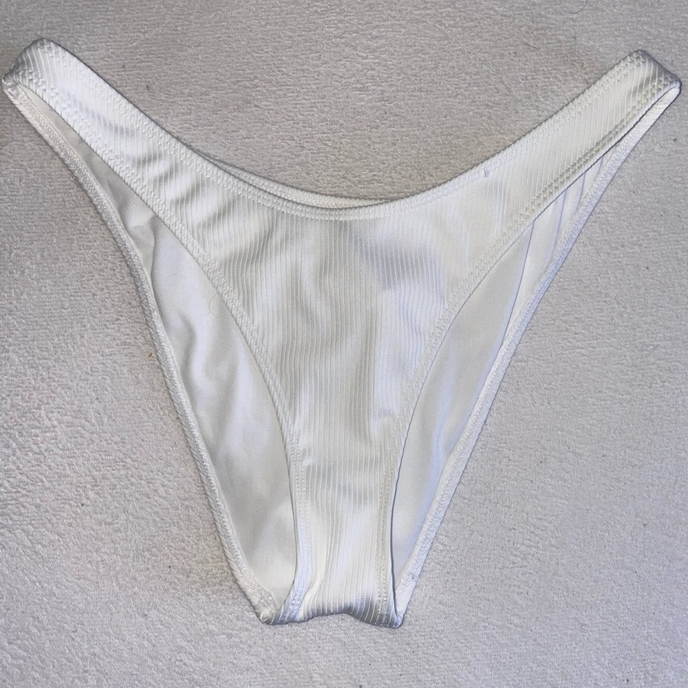 🌸 NWOT White Bikini Bottoms
